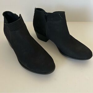 Lucky Brand Brintly Black Soft Suede Elongated Almond Toe Ankle Bootie Boots 8M
